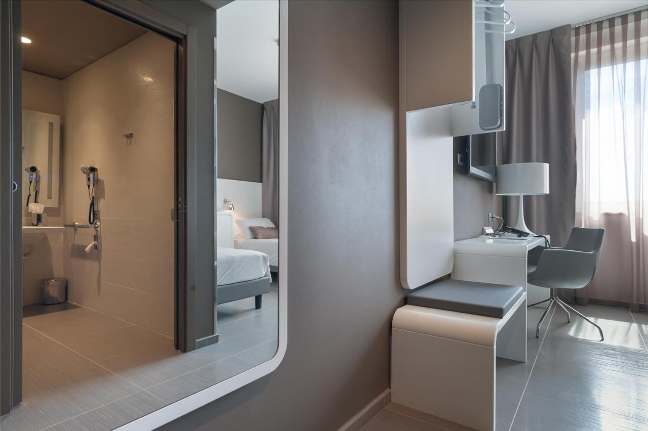 8Piuhotel Лечче Экстерьер фото